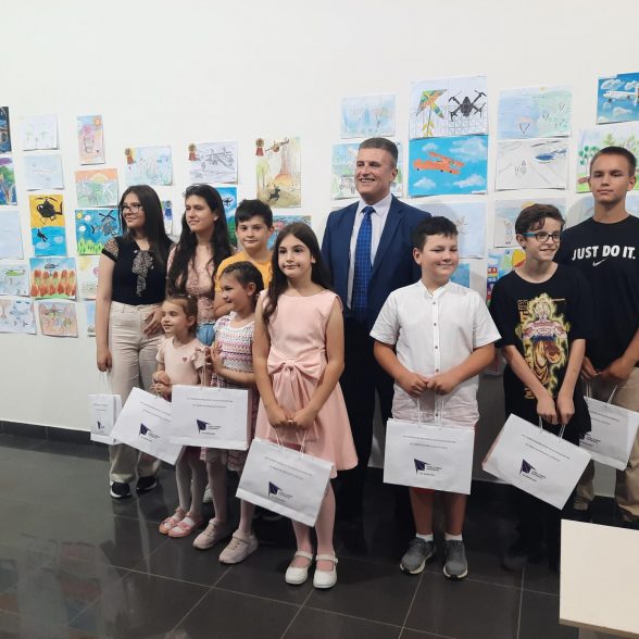 АЦВ свечено им ги додели наградите на учениците кои имаа најуспешни ликовни творби