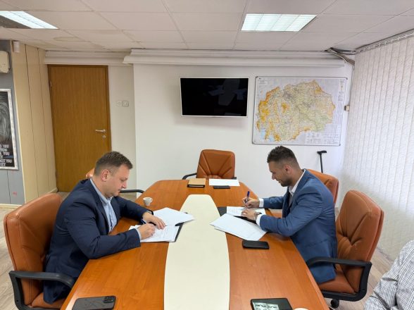 Директорите на АЦВ и на ЦУК потпишаа Договор за деловно-финансиска соработка во областа на потрага и спасување САР