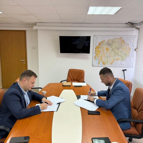 Директорите на АЦВ и на ЦУК потпишаа Договор за деловно-финансиска соработка во областа на потрага и спасување САР